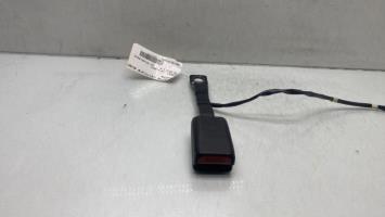 Attache ceinture avant gauche