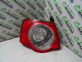 Luz trasera principal izquierda (luces)