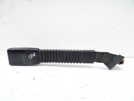 Attache ceinture avant gauche
