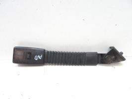 Attache ceinture avant droit