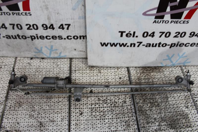 Moteur essuie glace avant