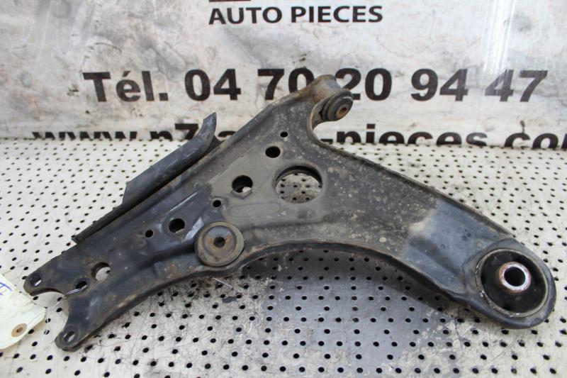 Triangle avant droit