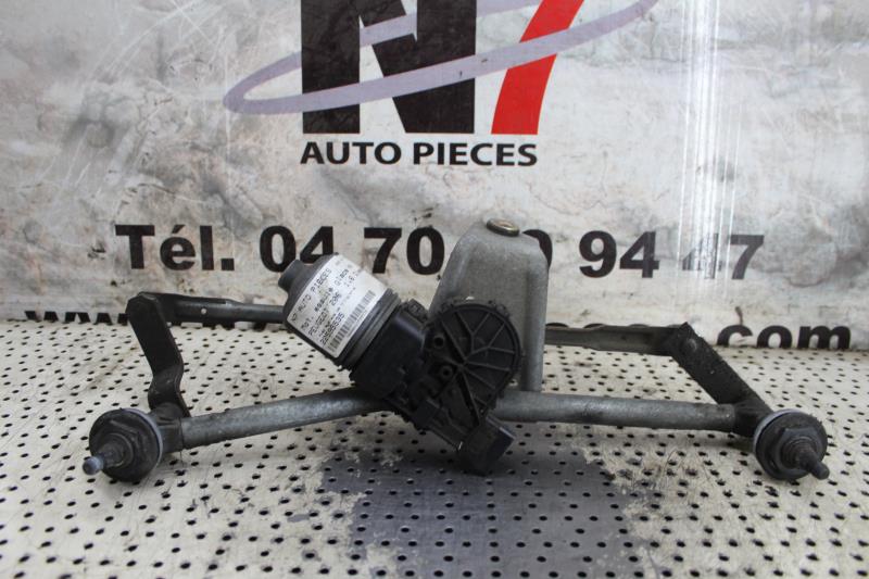 Moteur essuie glace avant