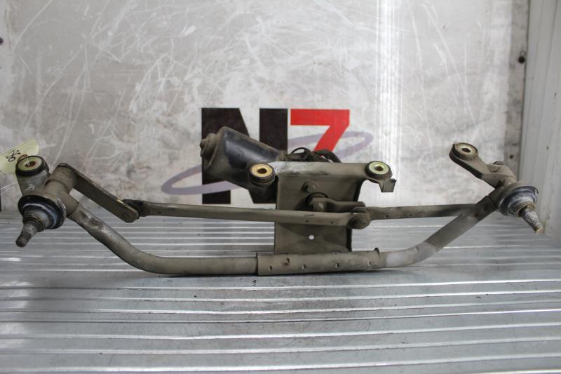 Moteur essuie glace avant