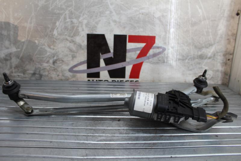 Moteur essuie glace avant