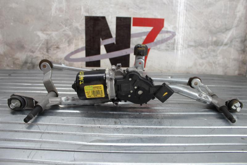 Moteur essuie glace avant