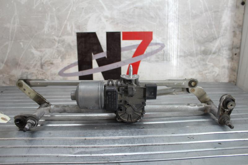 Moteur essuie glace avant