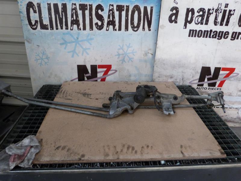 Moteur essuie glace avant