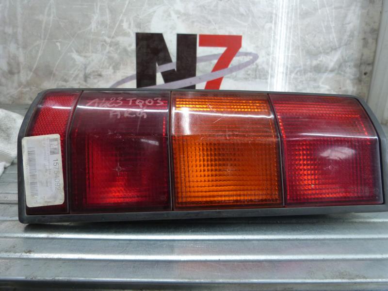 Luz trasera principal izquierda (luces)
