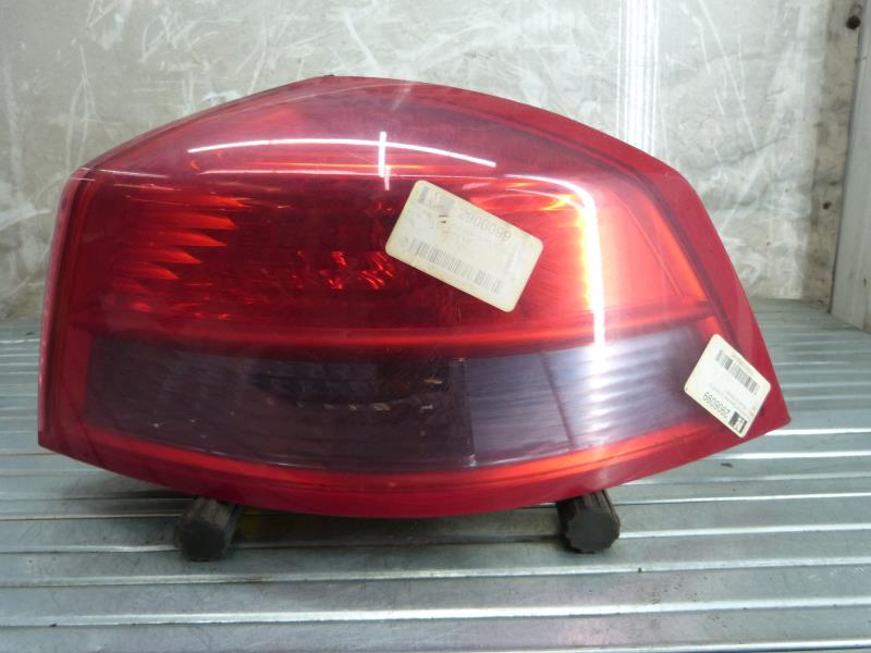 Luz trasera principal derecha (luces)