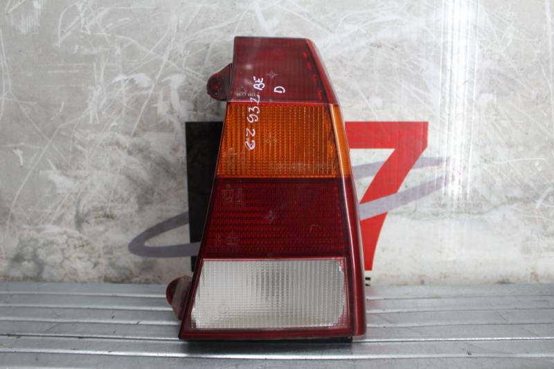 Luz trasera principal derecha (luces)