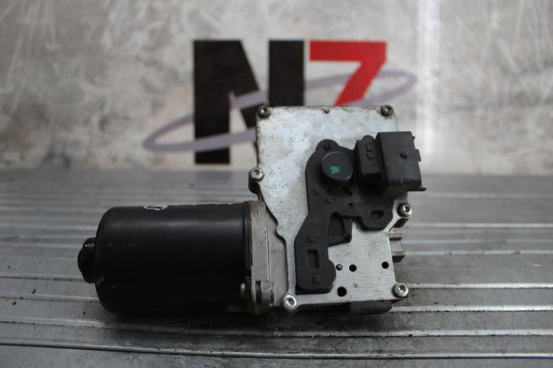 Moteur essuie glace avant