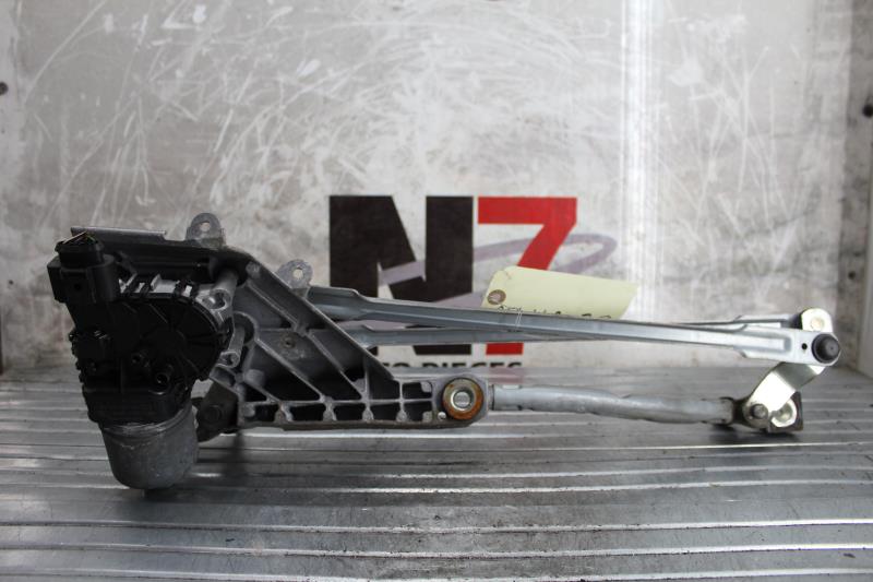 Moteur essuie glace avant
