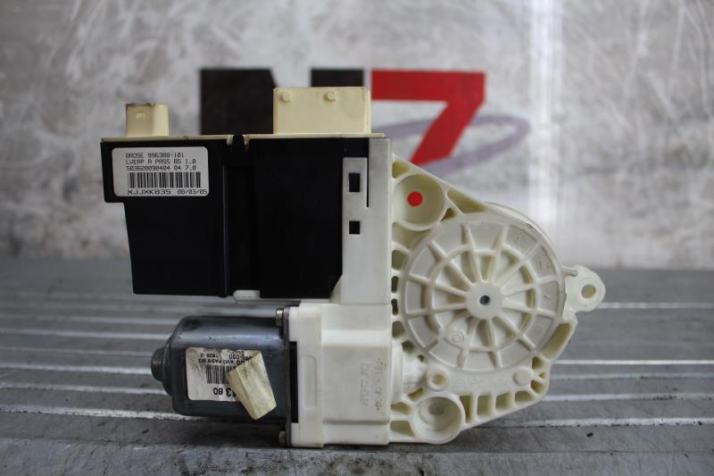 Moteur leve vitre avant droit