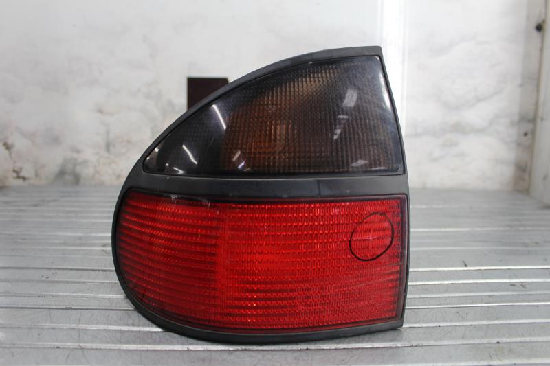 Fanale posteriore principale sinistro (luci)