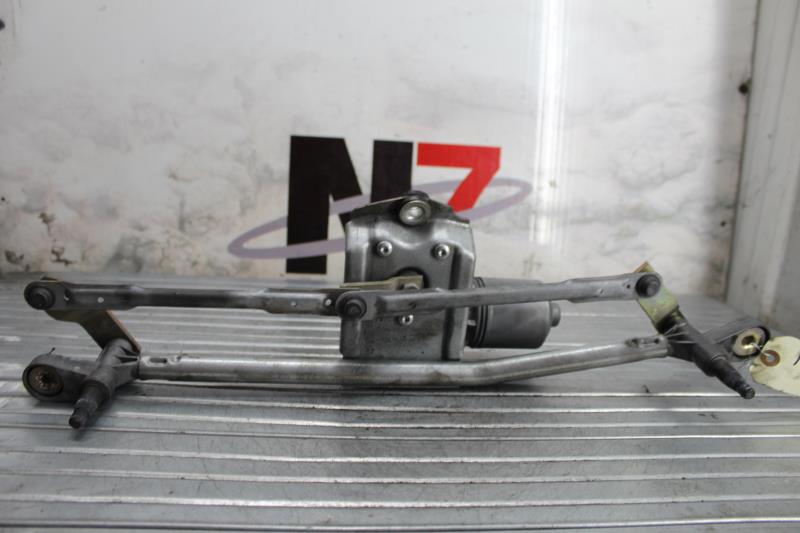 Moteur essuie glace avant