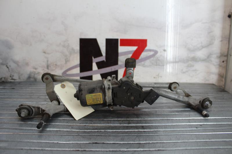 Moteur essuie glace avant