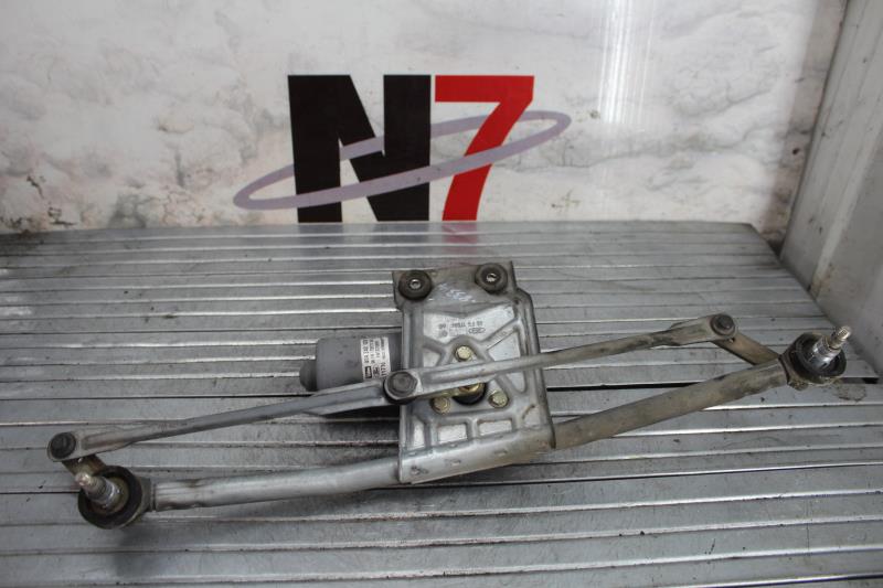 Moteur essuie glace avant