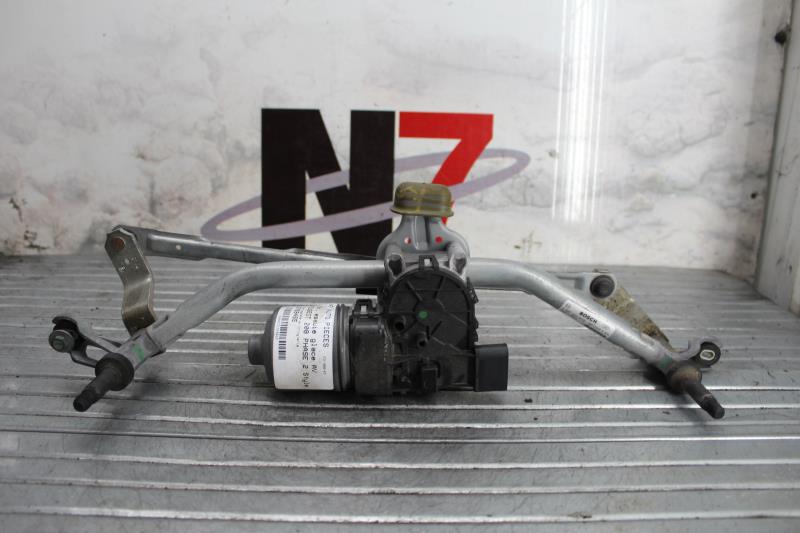 Moteur essuie glace avant