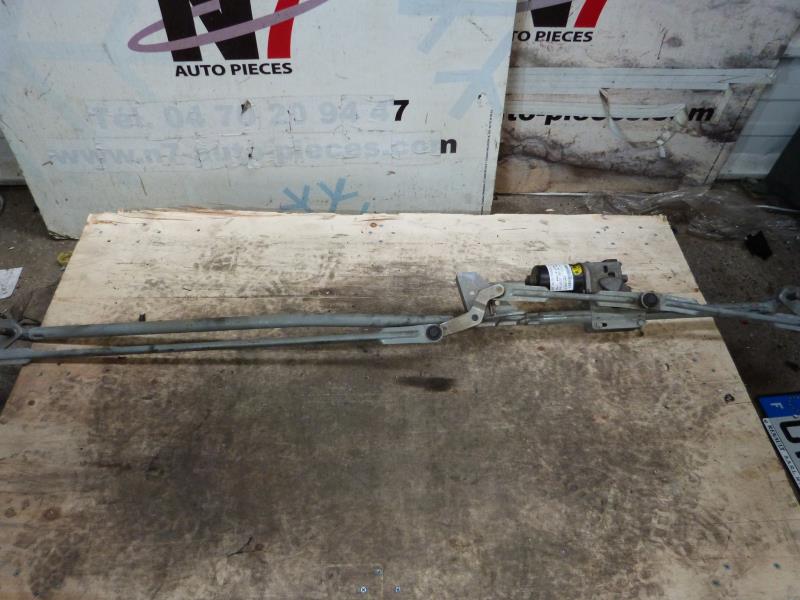 Moteur essuie glace avant