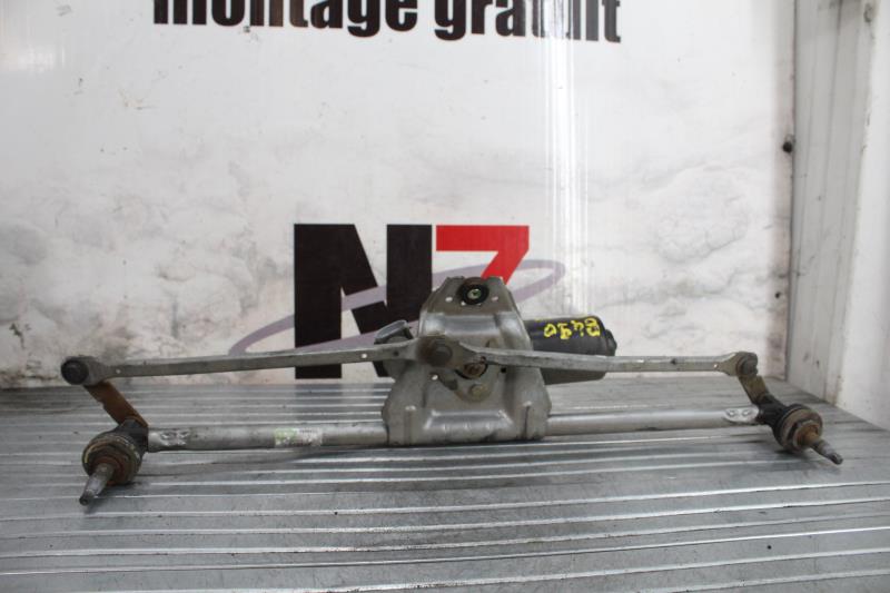 Moteur essuie glace avant