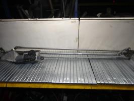 Moteur essuie glace avant
