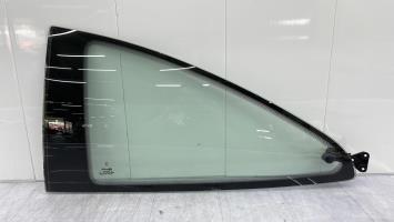 Ventanilla triangular trasera derecha