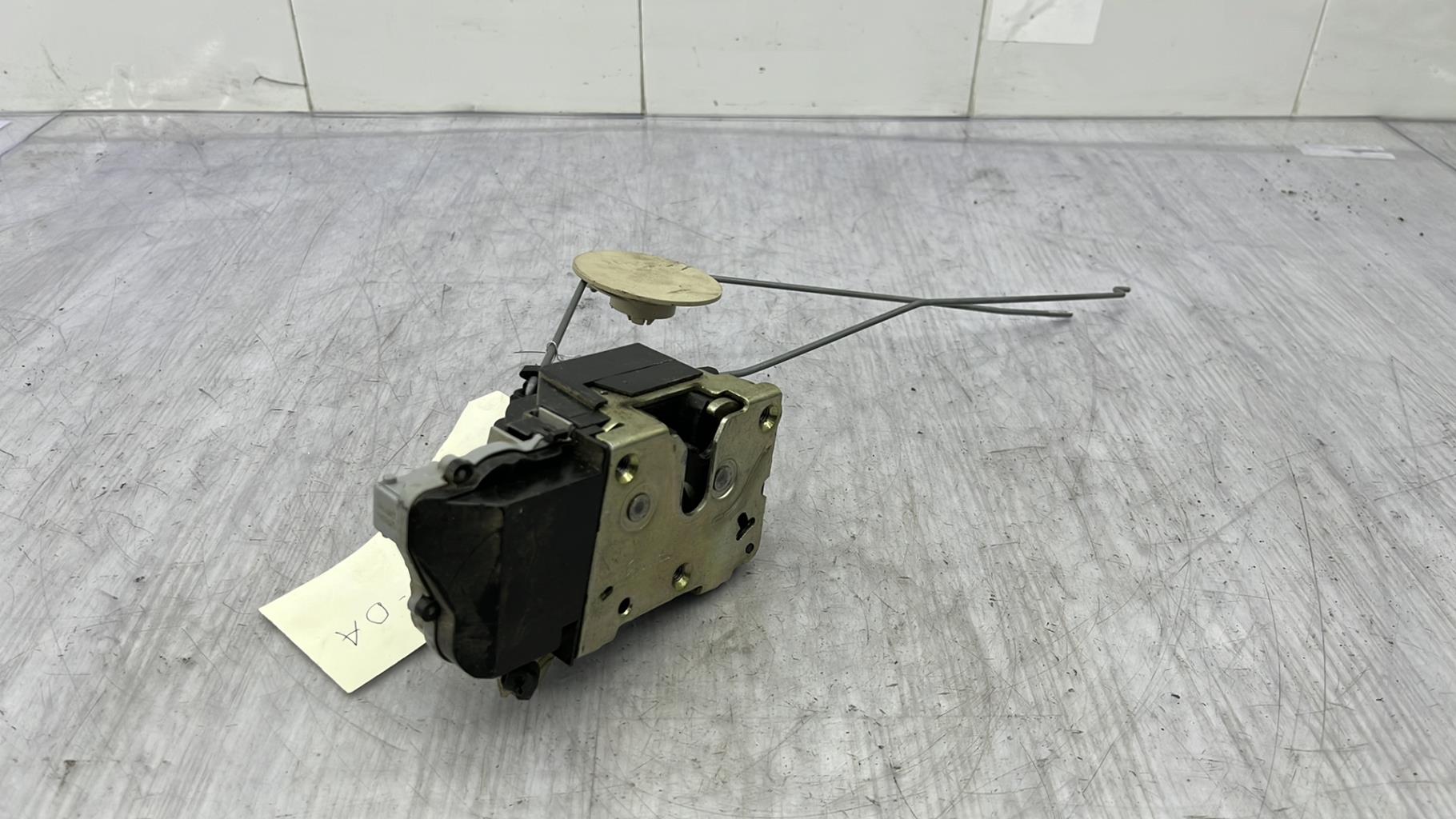 Cerradura delantera izquierda