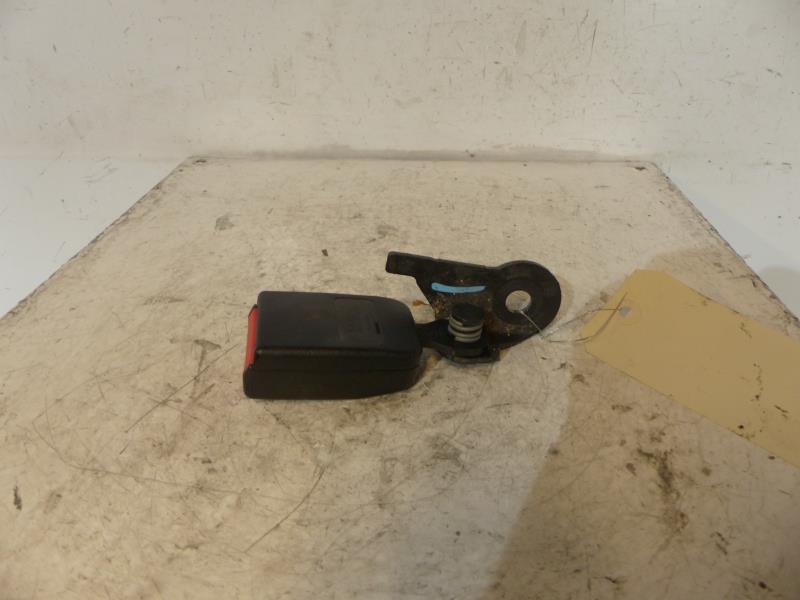 Attache ceinture arriere droit