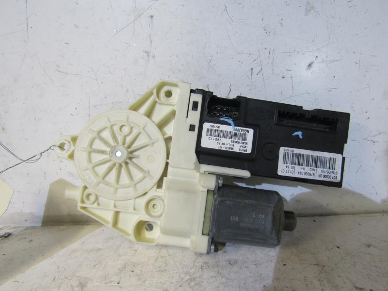 Moteur leve vitre avant droit