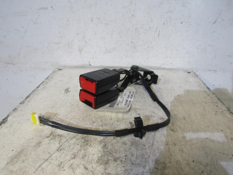 Attache ceinture arriere gauche