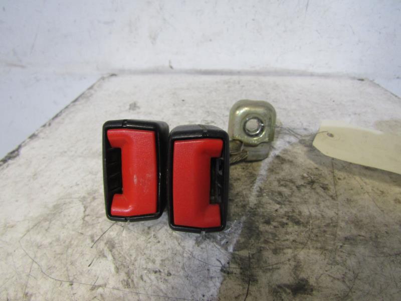 Attache ceinture arriere gauche