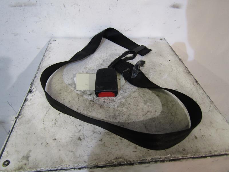 Attache ceinture arriere droit