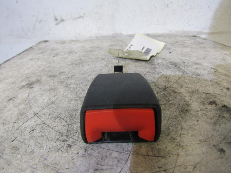 Attache ceinture arriere droit