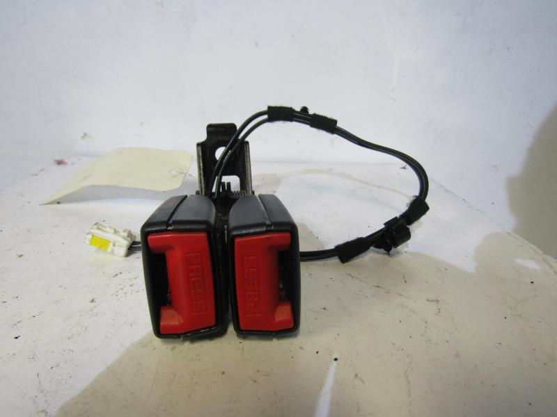 Attache ceinture arriere gauche