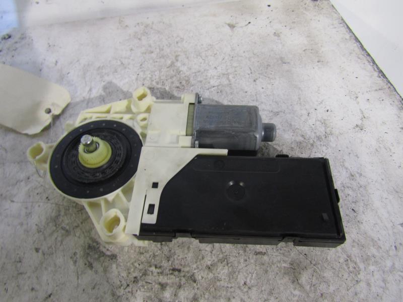 Moteur leve vitre avant droit