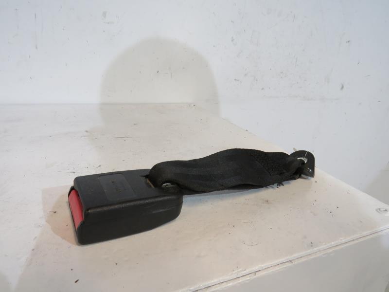 Attache ceinture arriere droit