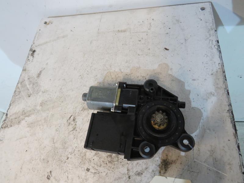 Moteur leve vitre avant droit