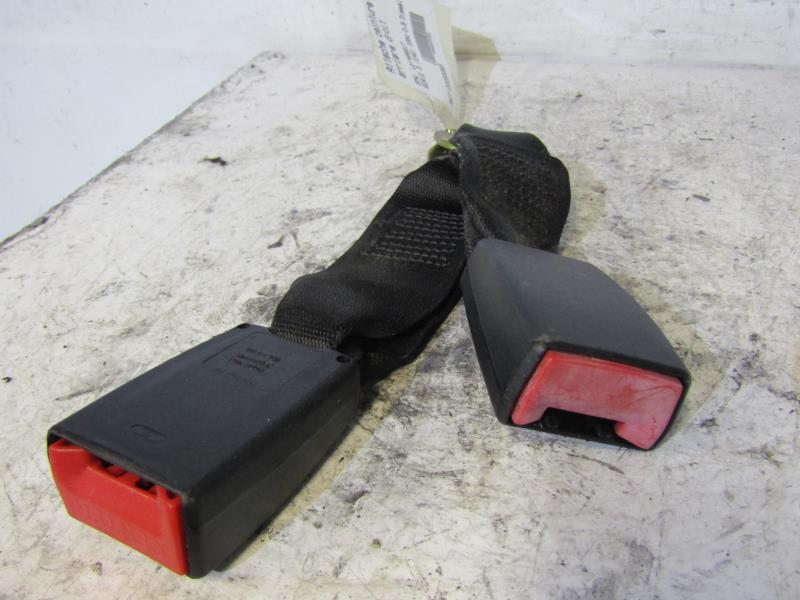 Attache ceinture arriere droit