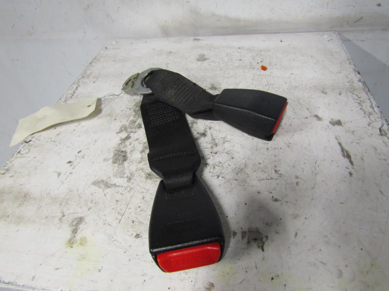 Attache ceinture arriere droit