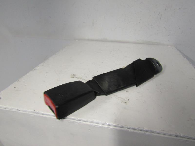 Attache ceinture arriere droit