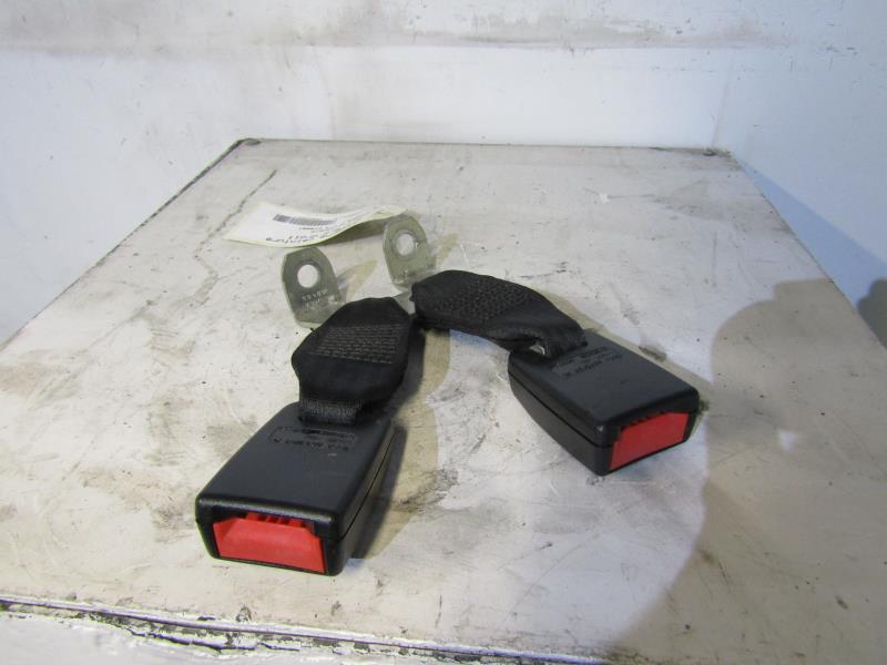 Attache ceinture arriere droit