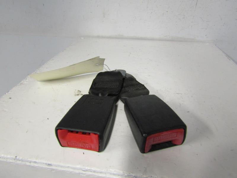 Attache ceinture arriere gauche