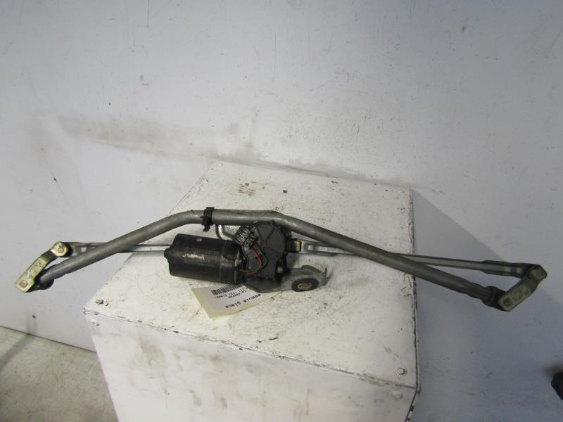 Moteur essuie glace avant