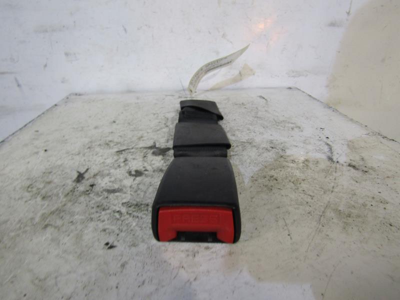 Attache ceinture arriere droit