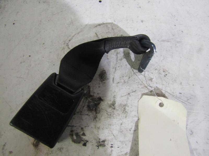 Attache ceinture arriere droit