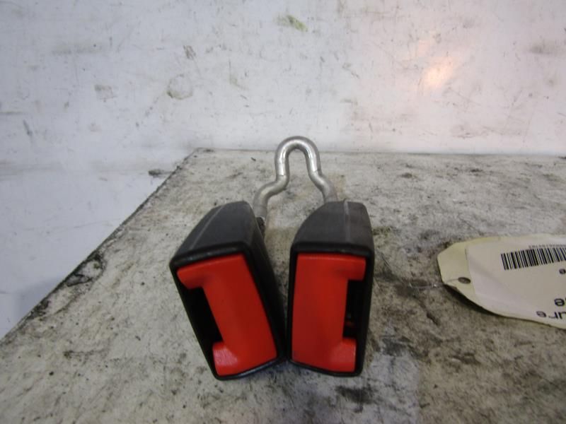 Attache ceinture arriere gauche