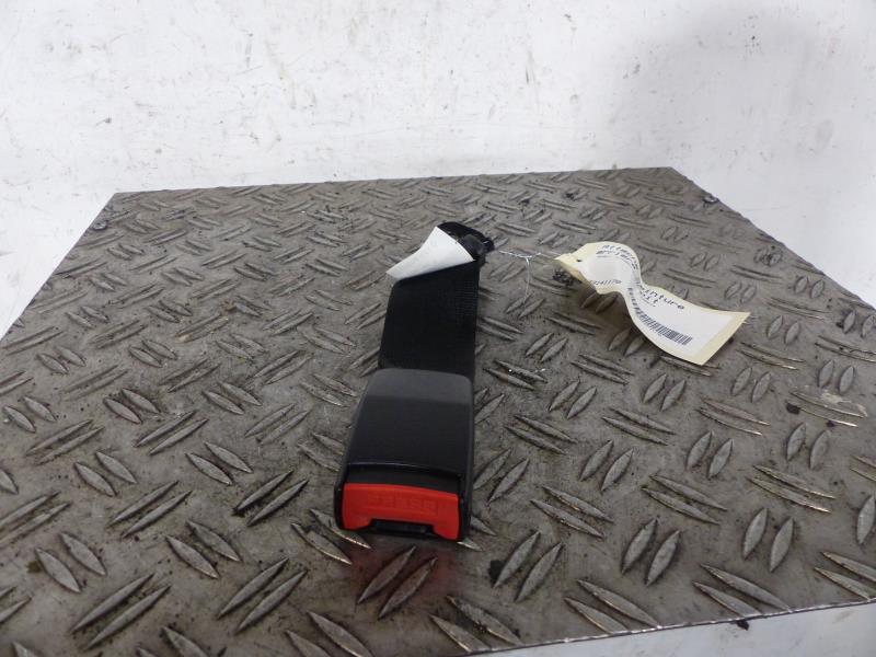 Attache ceinture arriere droit