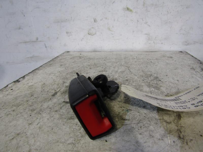 Attache ceinture arriere centrale