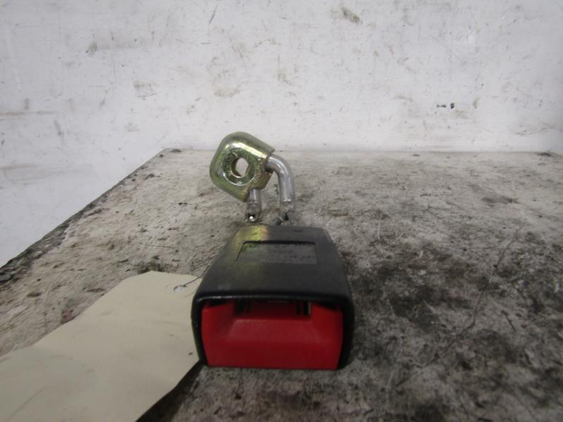 Attache ceinture arriere droit